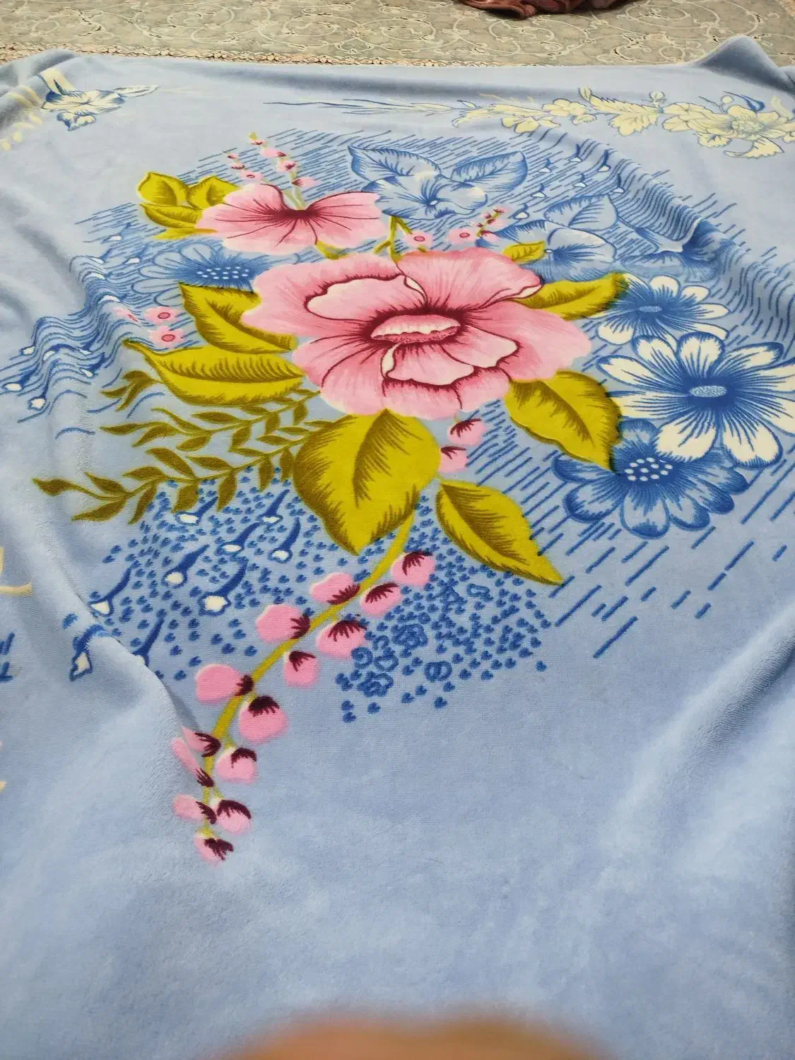 دو عدد پتوی گلبافت دونفر ویک نفر در حد نو تمیز|رختخواب، بالش، پتو|شهرکرد, |دیوار