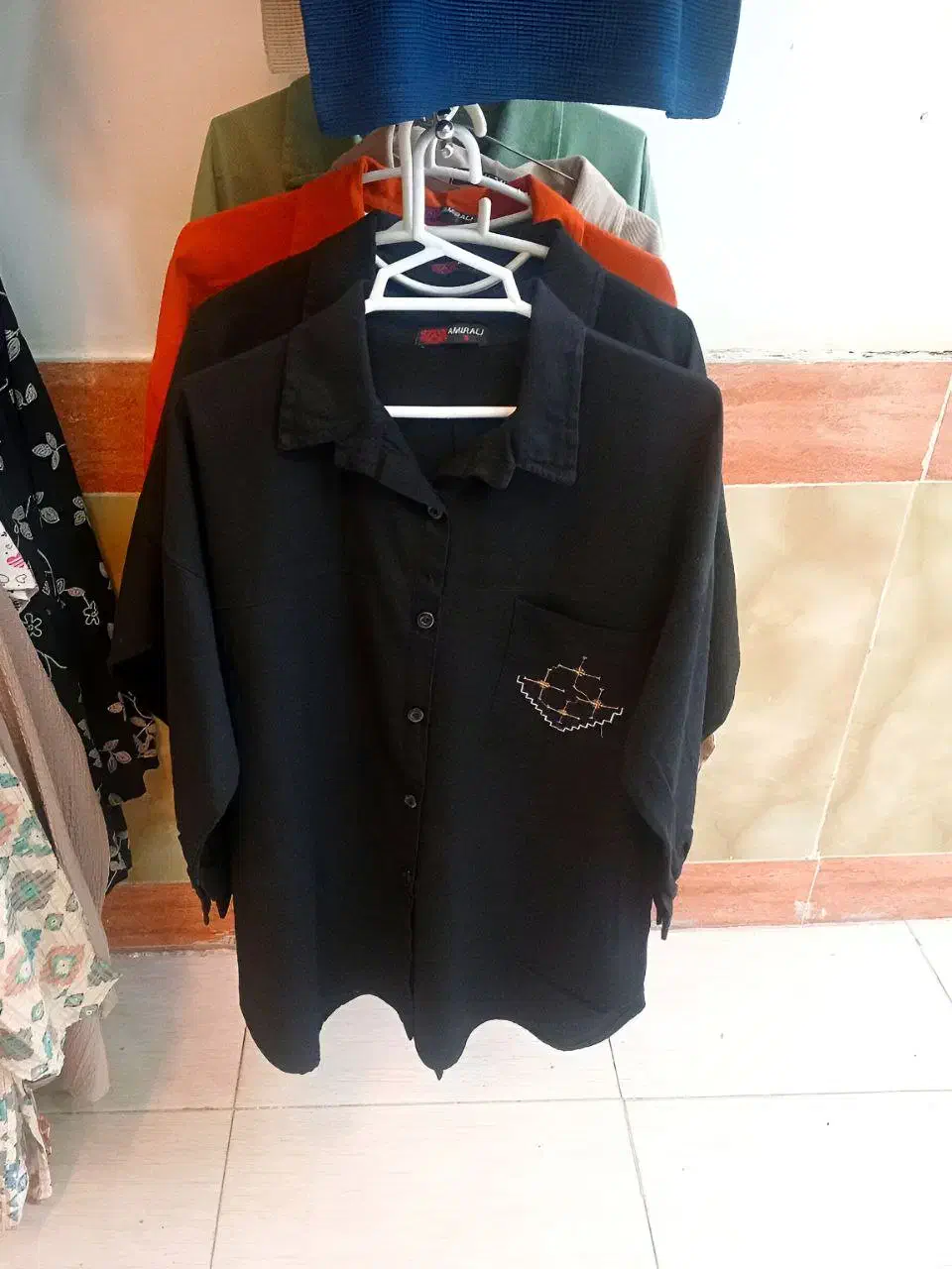 مانتو لی|لباس|تربت جام, شاد|دیوار