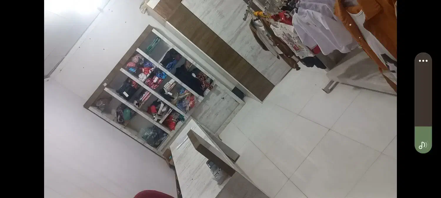 میز کار و رگال اتاق پروف و کمد لباس برای پوشاک|فروشگاه و مغازه|زهک, |دیوار