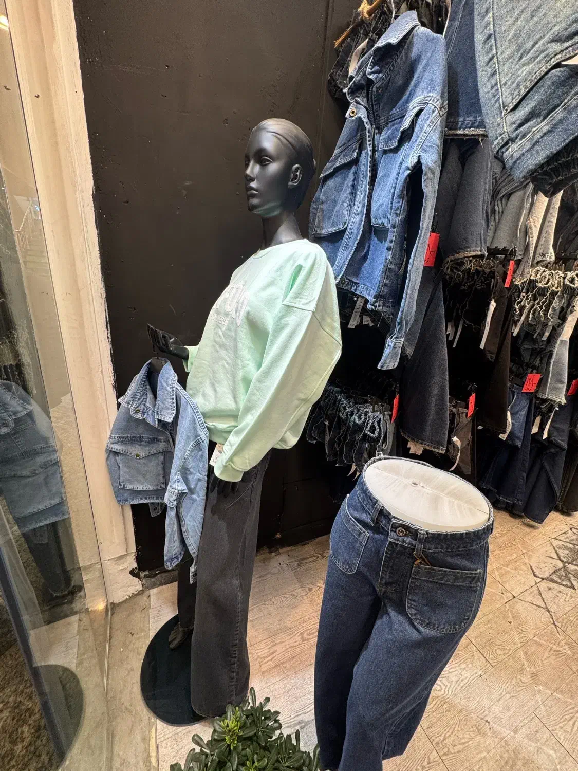 ۲ عدد مانکن زنانه|فروشگاه و مغازه|تهران, هفت حوض|دیوار