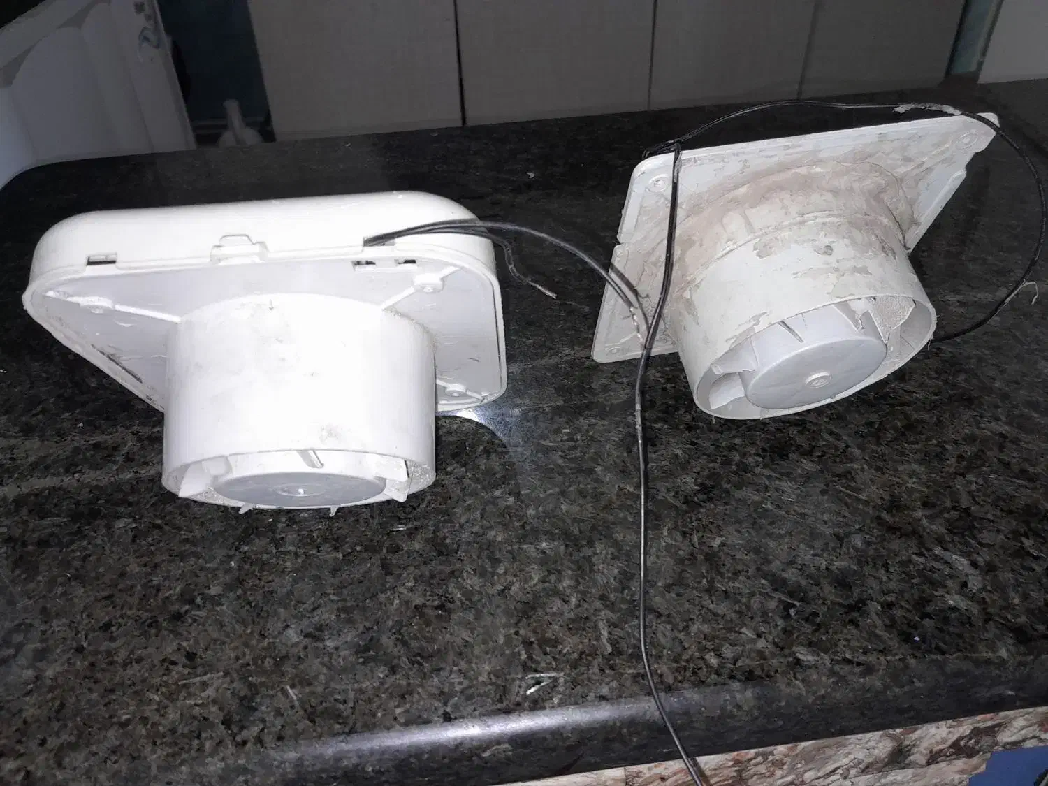 هواکش حمام|پنکه و تصفیهکنندهٔ هوا|باسمنج, |دیوار