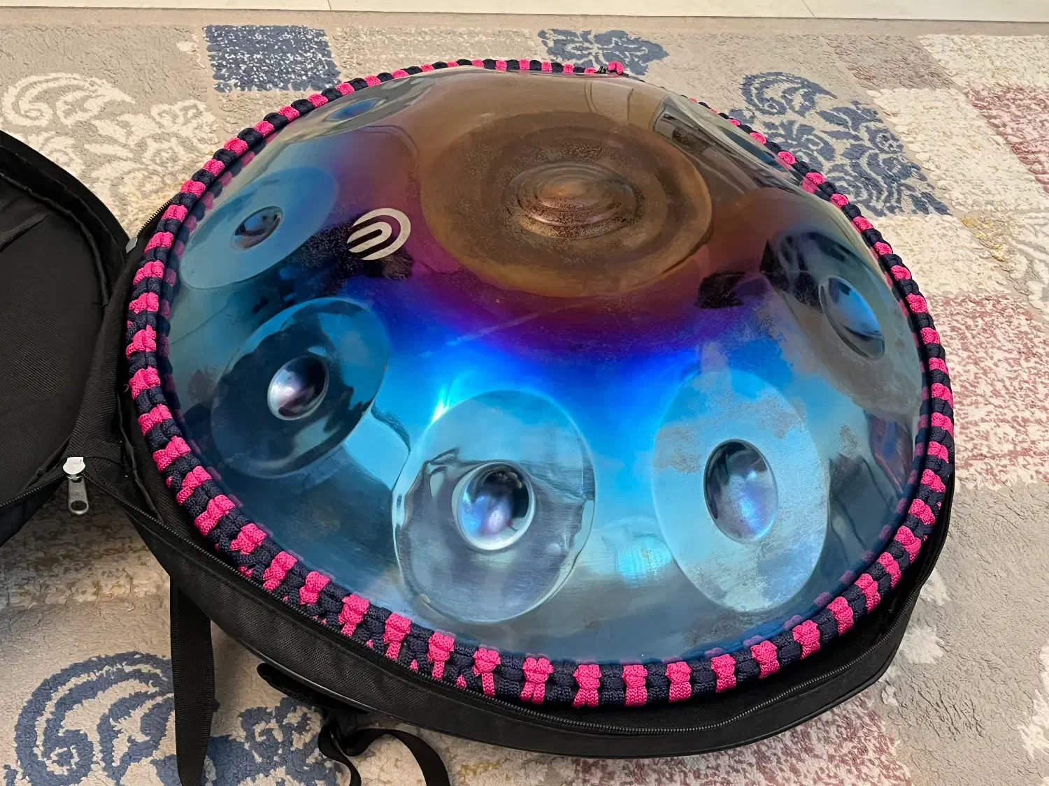 هنگ درام نو|درام و پرکاشن|کیش, |دیوار