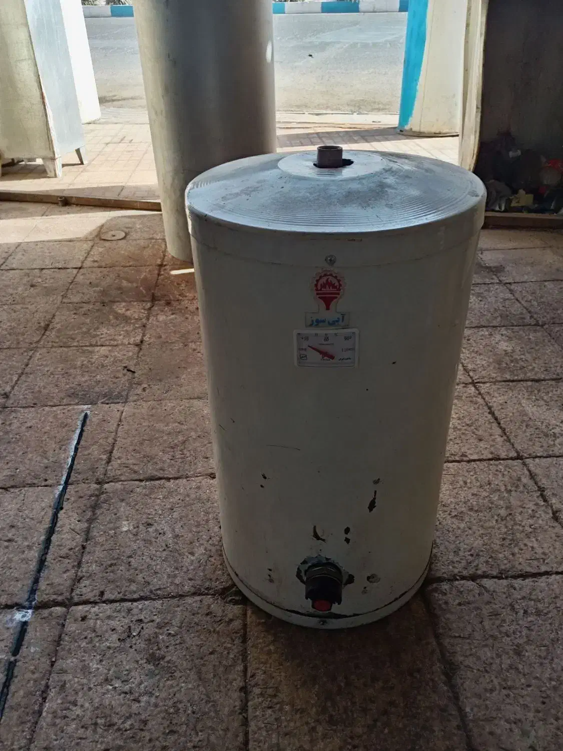 آبگرمکن|آبگرمکن، پکیج، شوفاژ|تربتحیدریه, منظر|دیوار