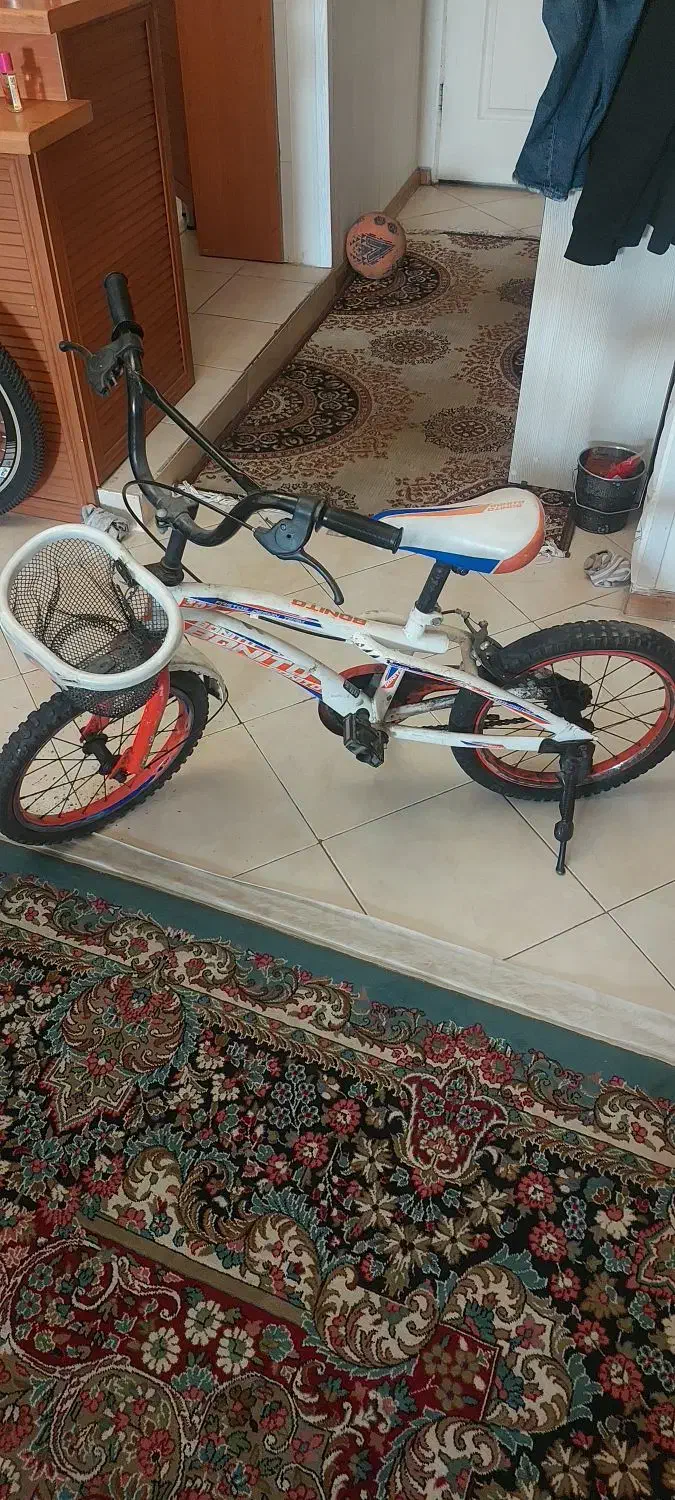 دوچرخه۱۶.میز تلوزیون شیشه ای سالم|دوچرخه، اسکیت، اسکوتر|هشتگرد, فاز ۱ مهستان|دیوار