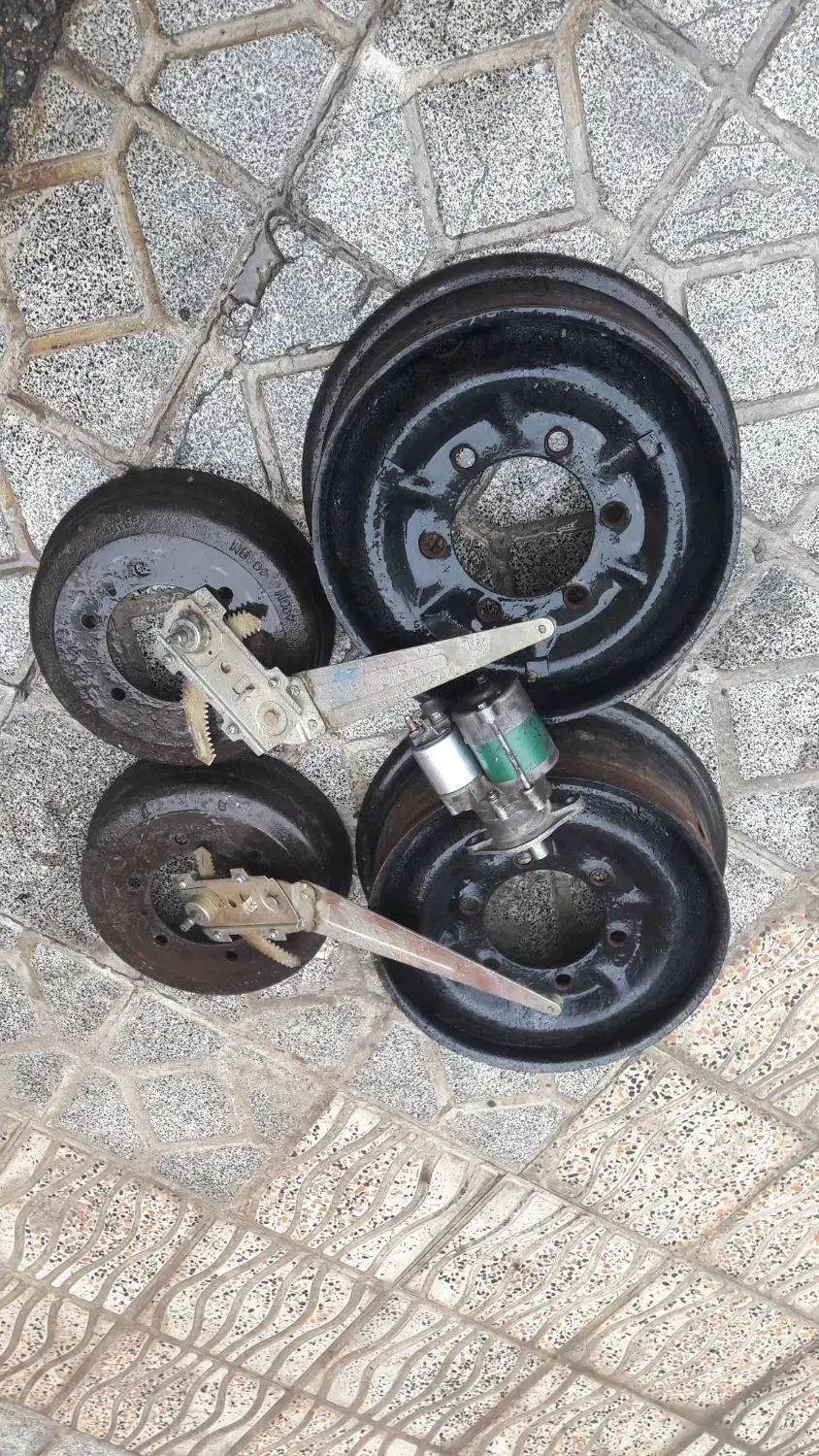 دو عدد رینگ دو عدد کاسه نیسان ۲ عدد شیشه بالابر|قطعات یدکی و لوازم جانبی|اردبیل, |دیوار