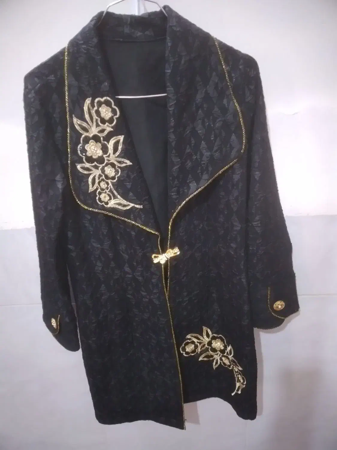 مانتو|لباس|اصفهان, هفتون|دیوار