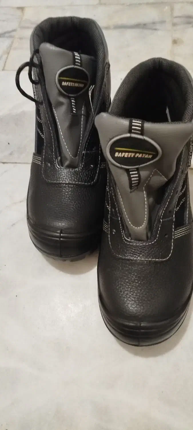 کفش ایمنی|کیف، کفش، کمربند|هشتگرد, هشتگرد قدیم|دیوار