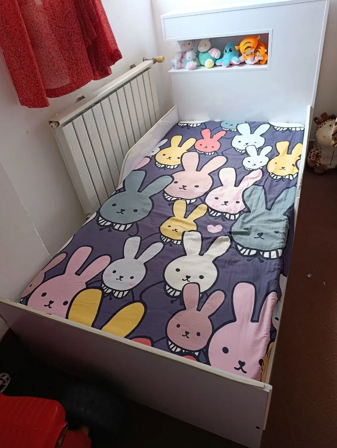 تخت نوجوان باتشک|تخت و سرویس خواب|قائم‌شهر, |دیوار