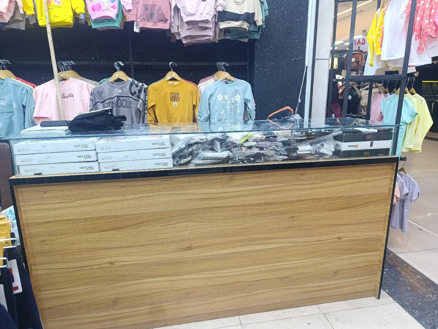 میز|فروشگاه و مغازه|قم, ارم|دیوار