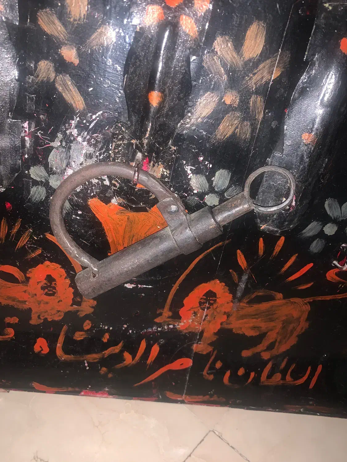 صندوقچه قدیمی زمان سلطان ناصرالدین قاجار همراه قفل|کلکسیون اشیاء عتیقه|تهران, زعفرانیه|دیوار
