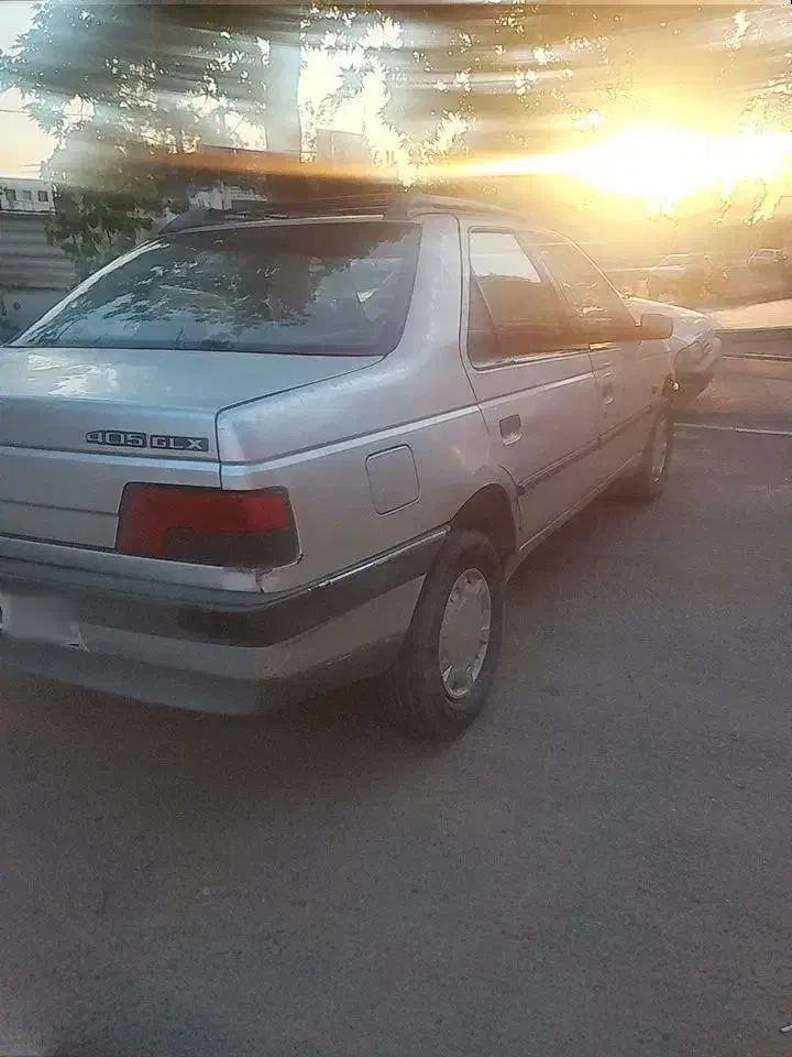 پژو ۴۰۵ نقره ای مدل ۸۶ فروش فوری|خودرو سواری و وانت|هشتگرد, شهرک بعثت|دیوار