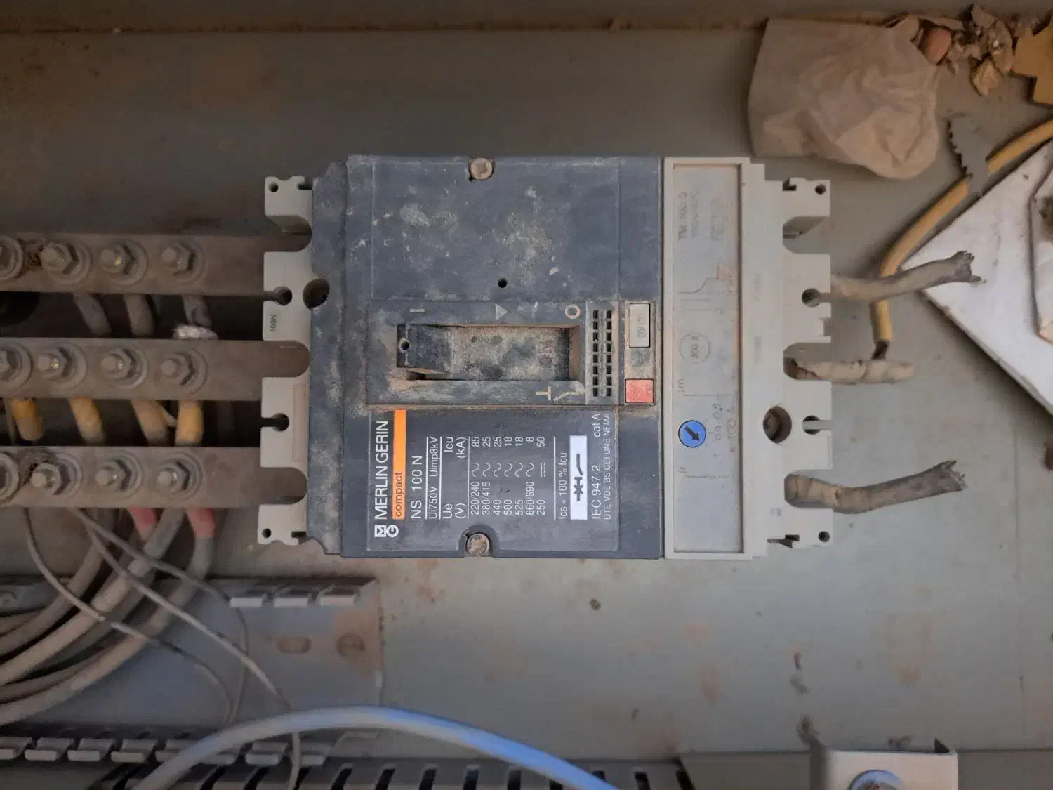 کلید اتوماتیک سه پل مرلن گرین اصلی|مصالح و تجهیزات ساختمان|میبد, |دیوار