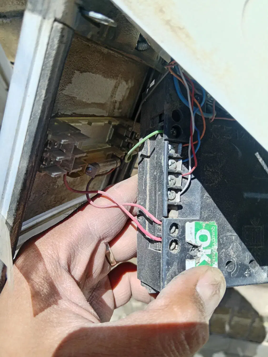 برقکاری، نصب تعمیرآیفون، تعمیرمحافظ یخچال تلویزیون|خدمات پیشه و مهارت|بیرجند, |دیوار