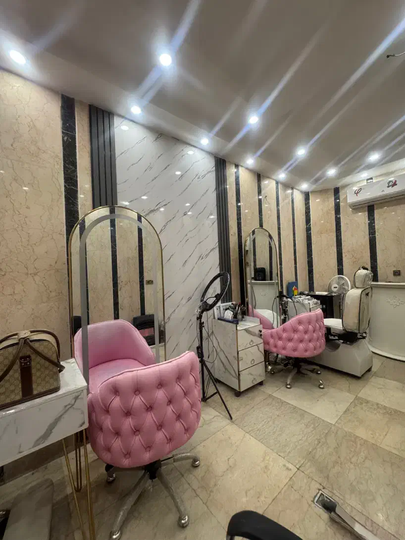 ناخنکار حرفه ای نیازمندیم|استخدام درمانی، زیبایی، بهداشتی|باقرشهر, |دیوار