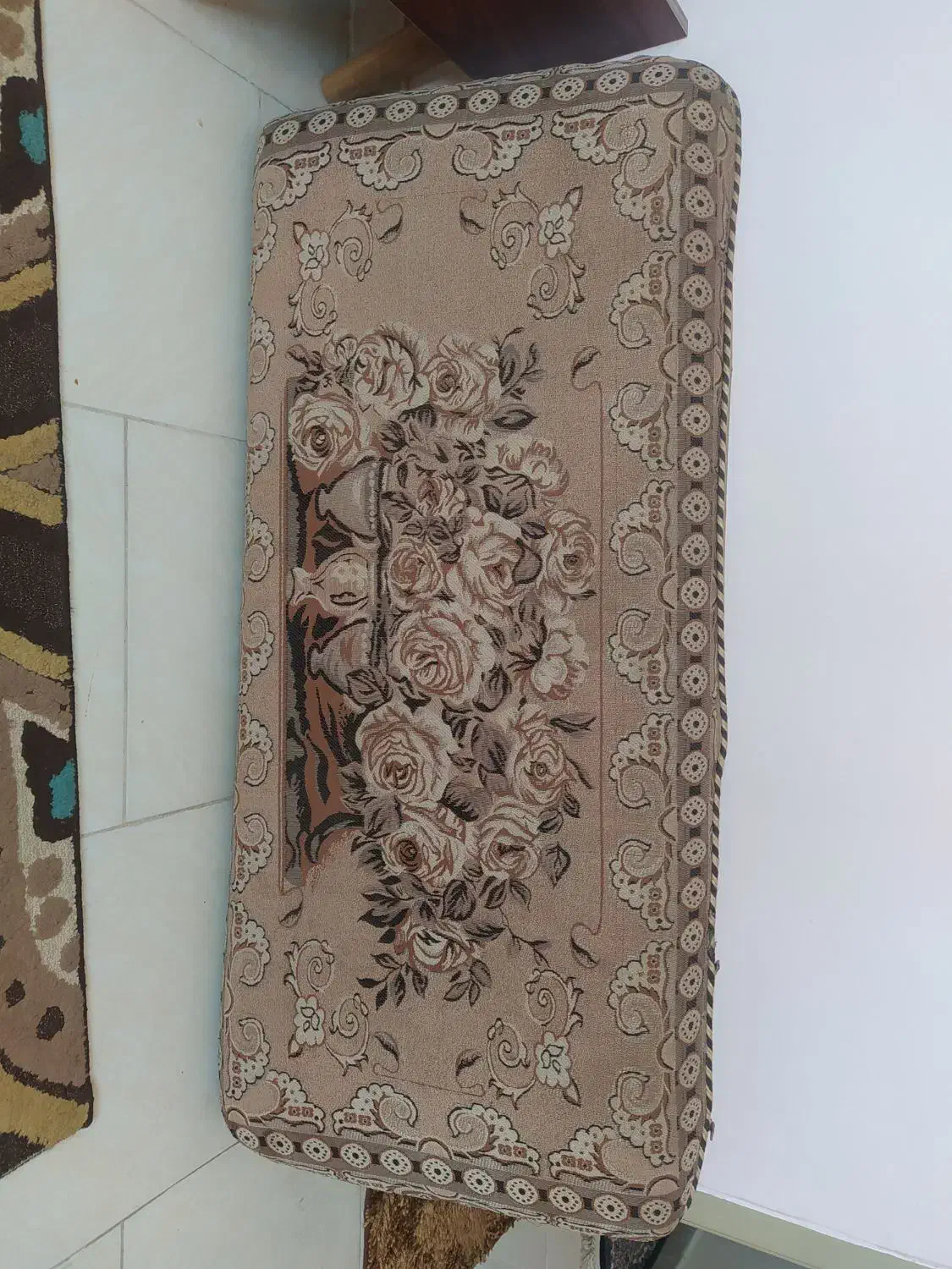 پشتی کناره|پشتی|شاهین‌شهر, شهرک گلدیس|دیوار