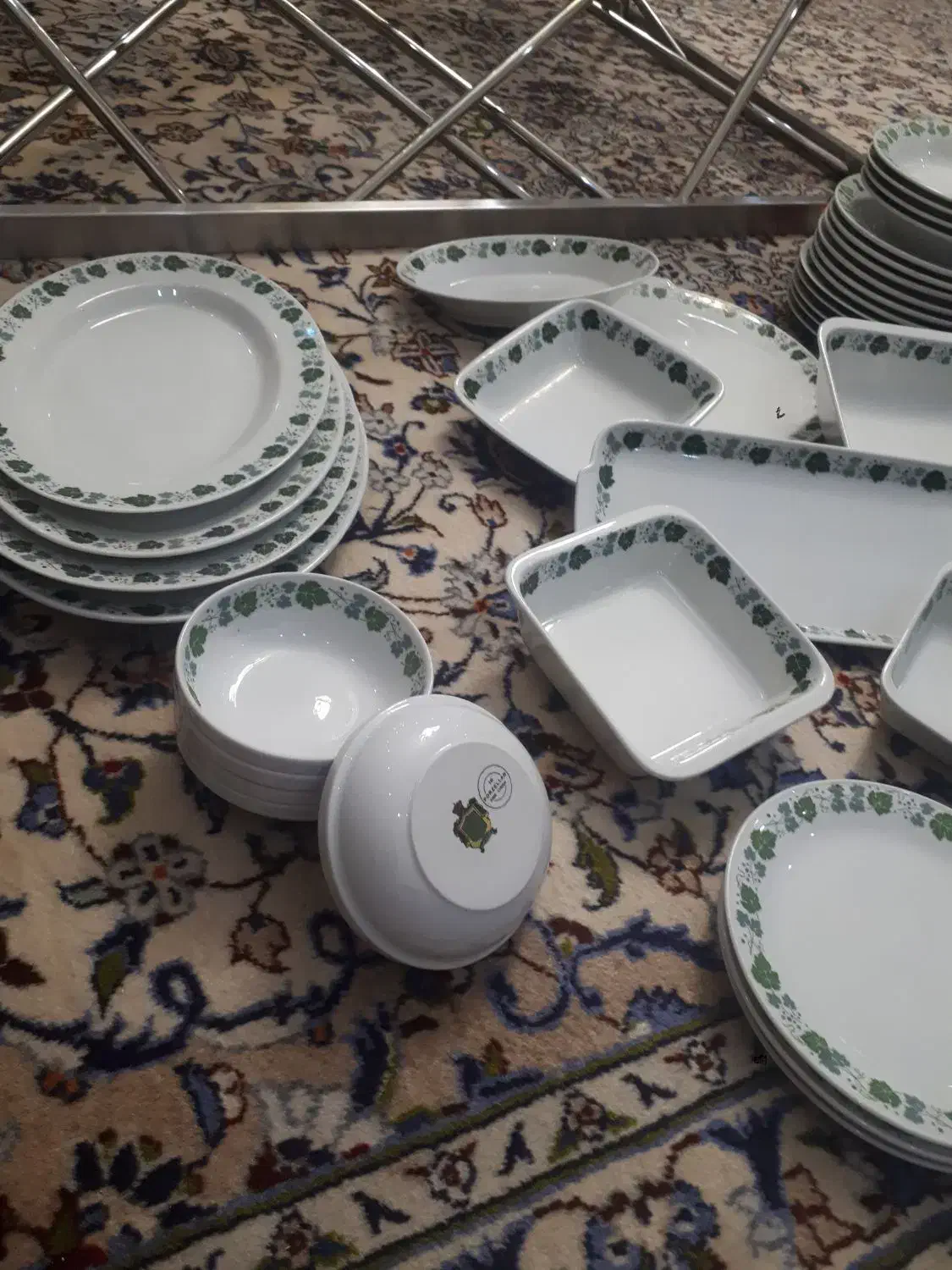 چینی ۶ نفره کایزر|ظروف سرو و پذیرایی|تهران, دریاچه شهدای خلیج فارس|دیوار