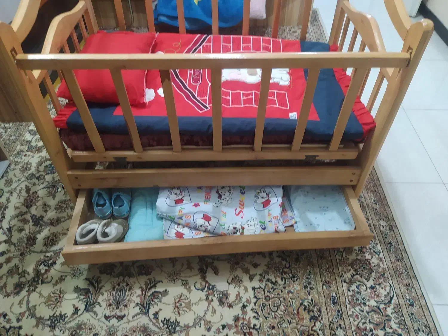 گهواره کنار تخت مادر|تخت و صندلی بچه|اصفهان, برازنده|دیوار