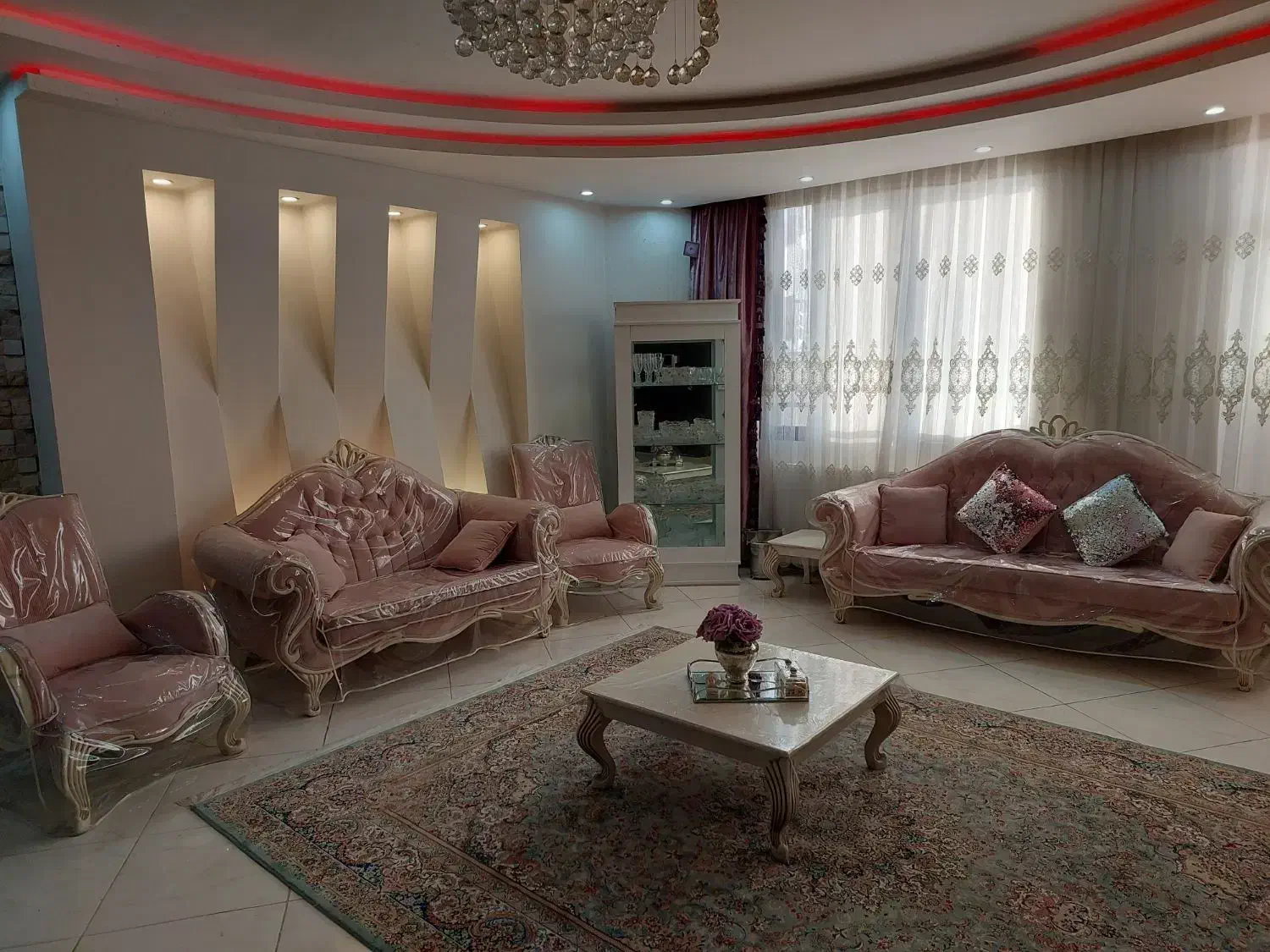 پرده حریرکارشده بهمراه یالان صورتی|پرده، رانر، رومیزی|شاهین‌شهر, عطار|دیوار