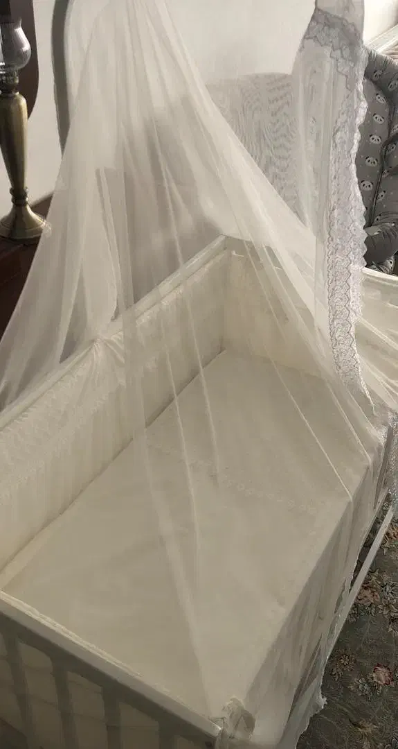 تخت وگهواره|تخت و صندلی بچه|بیرجند, |دیوار