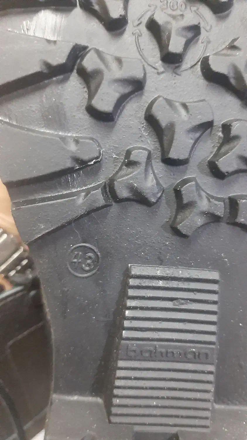 پوتین سربازی|کیف، کفش، کمربند|شیروان (خراسان), |دیوار