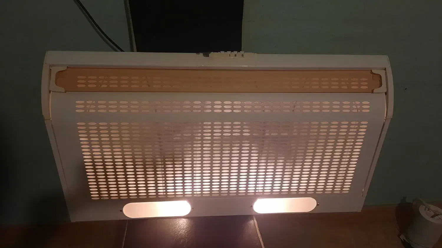 هود قدیمی آشپزخانه|هود|میانه, |دیوار