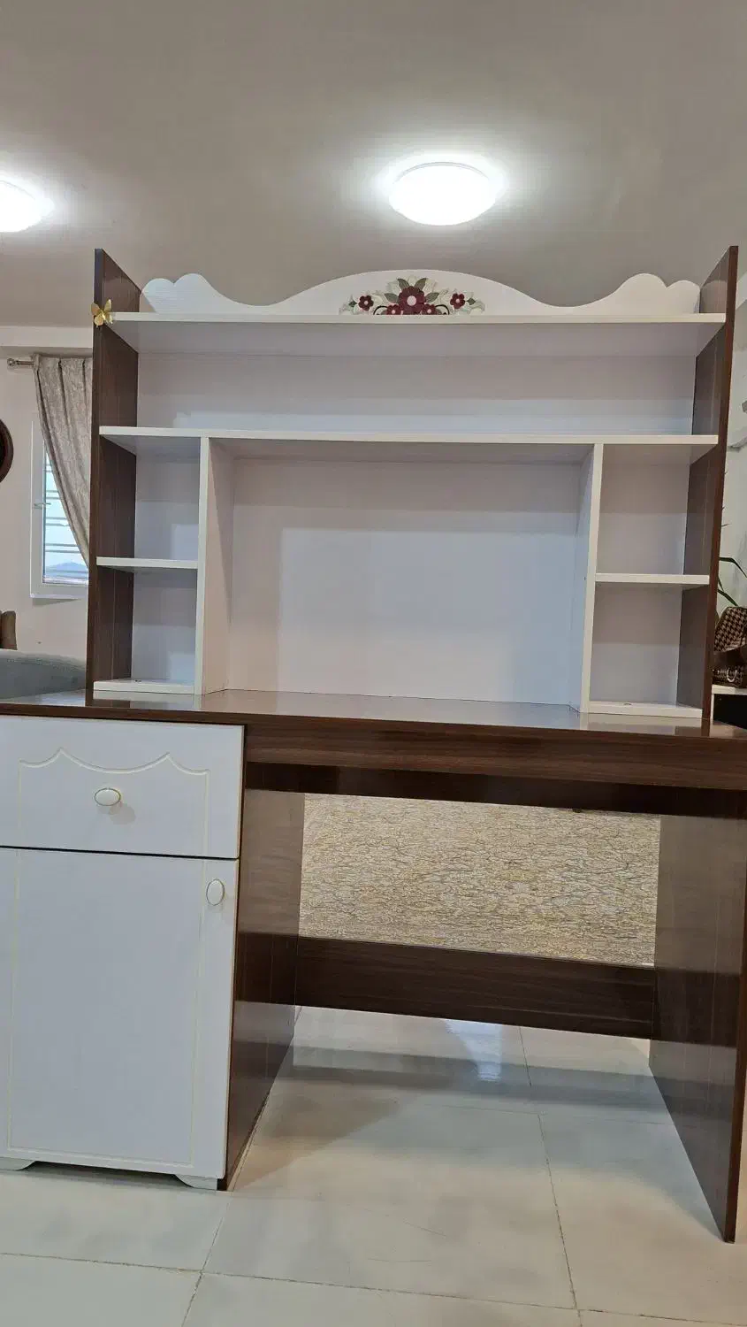 میزتحریر|میز تحریر و کامپیوتر|دوگنبدان, |دیوار