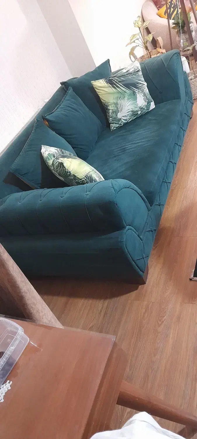 مبل راحتی تشک دوبل با۸ عدد گوسن ویک عدد مبل کردون|مبلمان خانگی و میز عسلی|ری, دولتآباد|دیوار