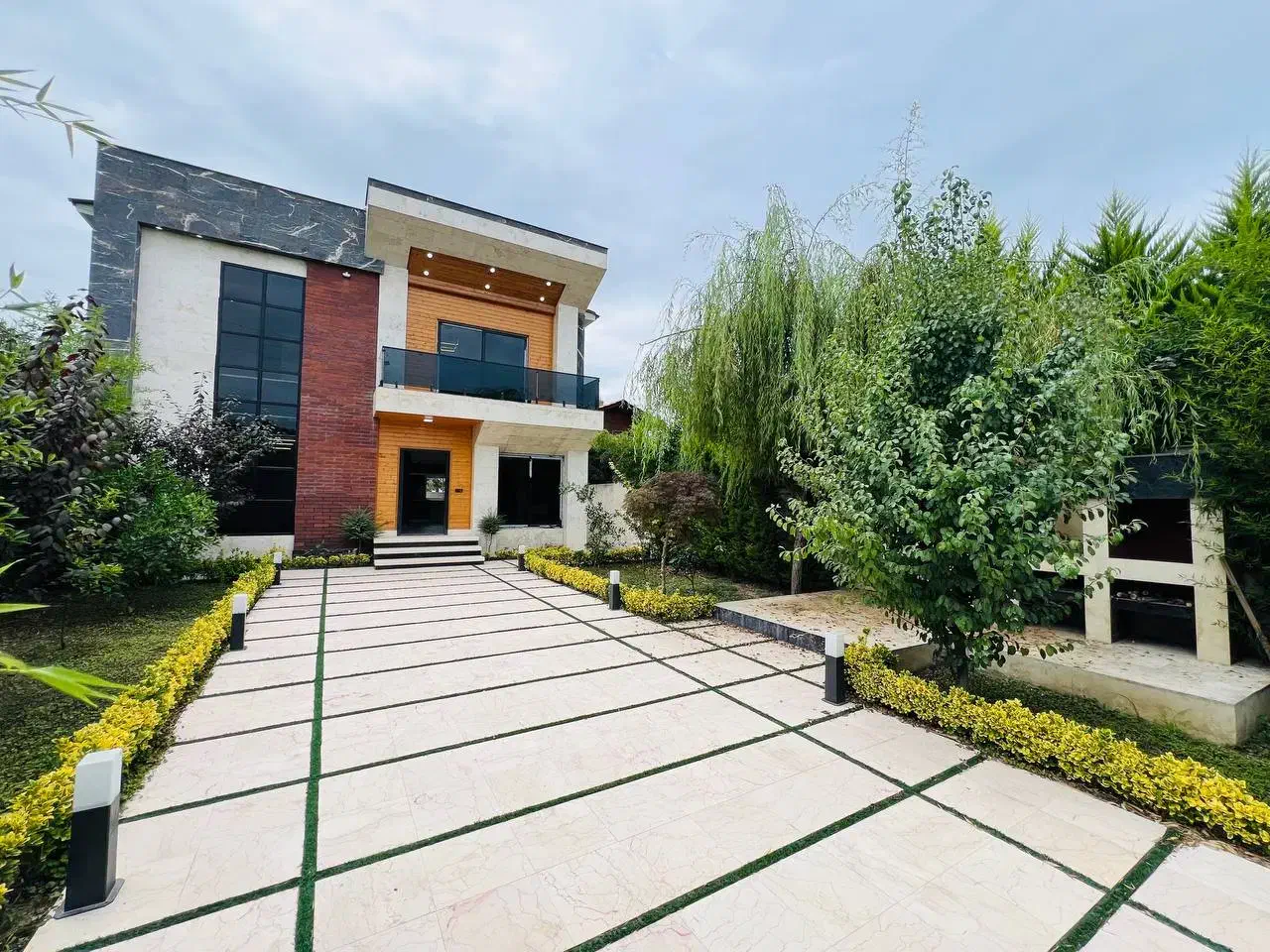 ویلا دوبلکس نما مدرن با حیاط زیبا و طراحی مدرن|فروش خانه و ویلا|سرخرود, |دیوار