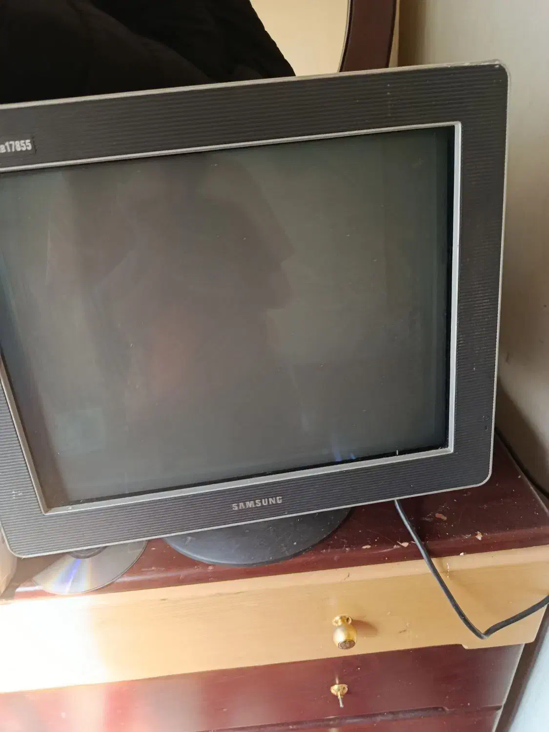 یک عدد کامپیوتر|رایانه رومیزی|شیراز, سعدیه جنوبی|دیوار