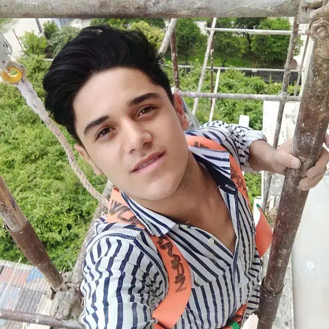 برقکار و نصاب کولر و لاین و... با مدرک لیسانس برق|خدمات پیشه و مهارت|عباسآباد, |دیوار