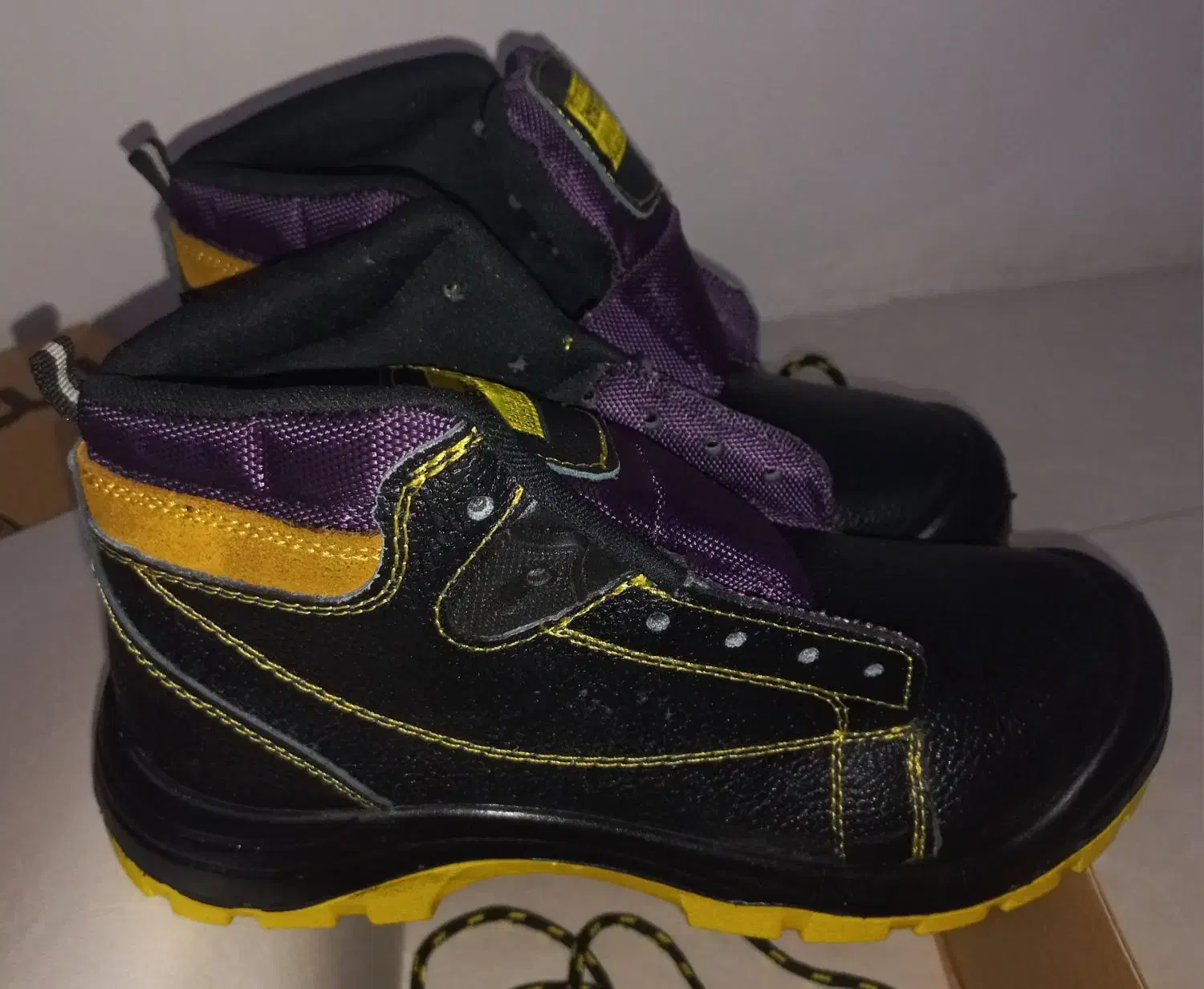 پوتین ایمنی دو جفت|کیف، کفش، کمربند|اهواز, سپیدار|دیوار