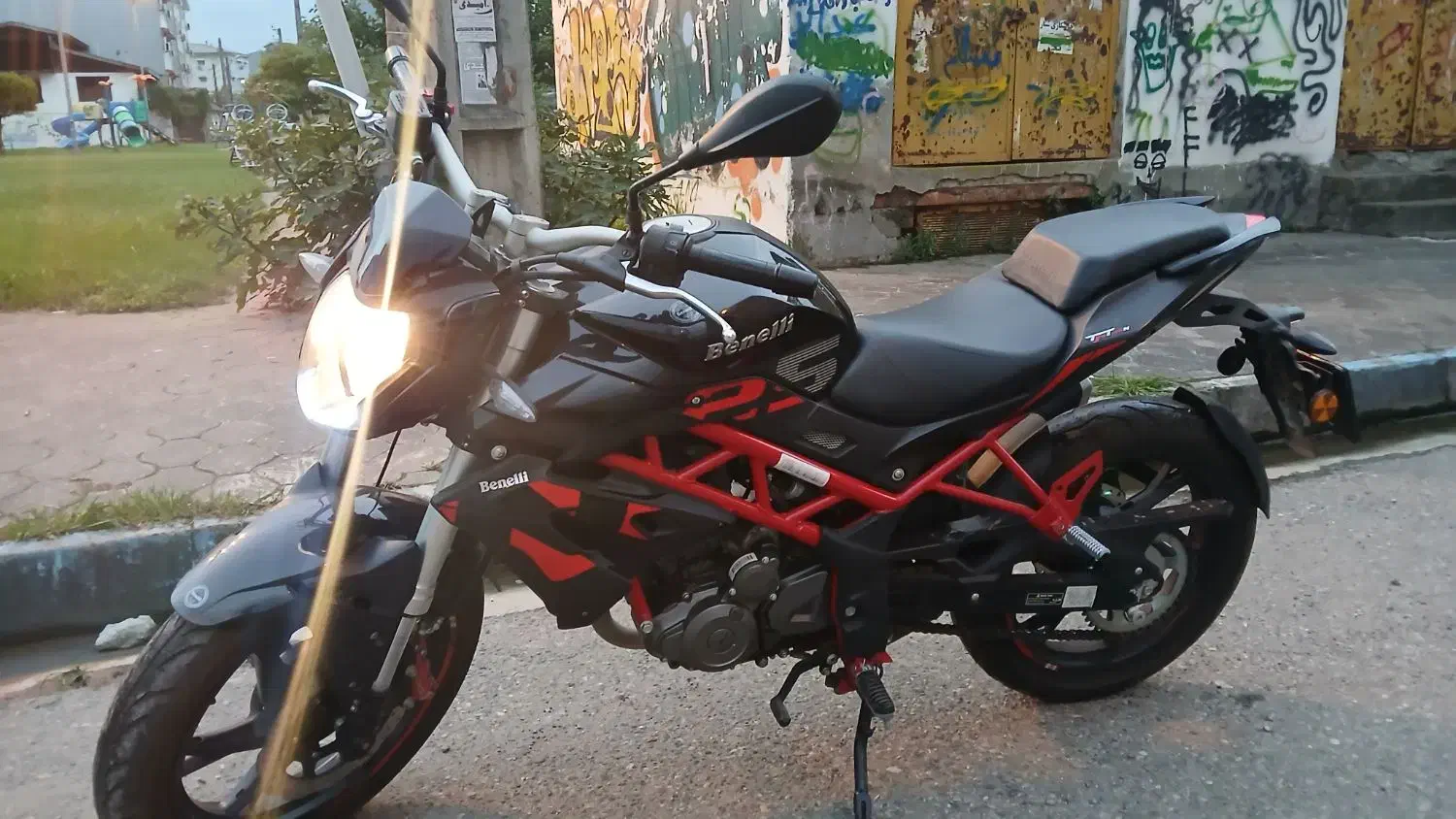 بنلی ۲۵۰ تک|موتورسیکلت|بندر انزلی, معلم|دیوار