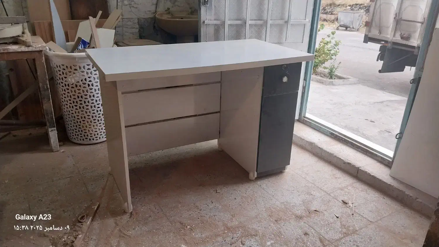 میز تحریر|میز تحریر و کامپیوتر|بروجرد, |دیوار