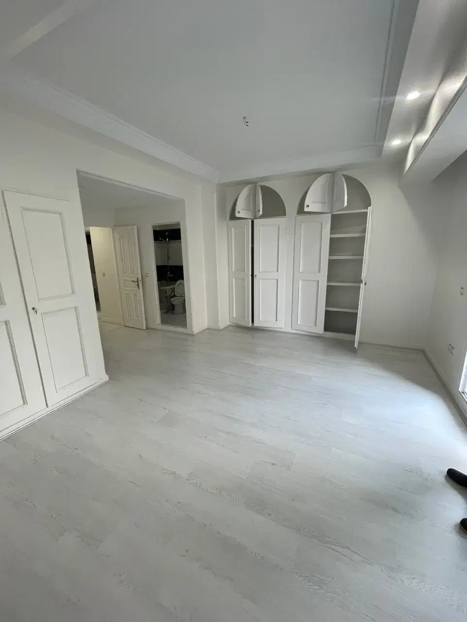 نیاوران ۱۳۵ متر ۲ خواب فول مشاعات