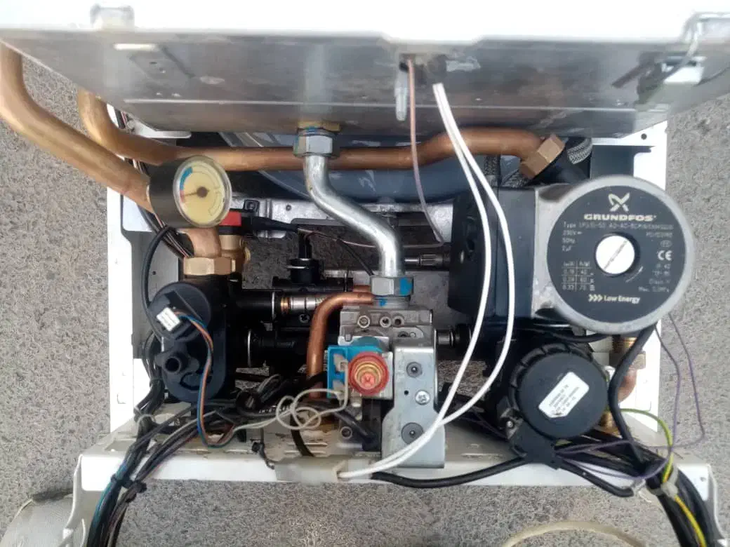 تعمیر/تعمیرکار/تعمیرات تخصصی پکیج و نصب رادیاتور|آبگرمکن، پکیج، شوفاژ|پردیس, فاز ۲|دیوار