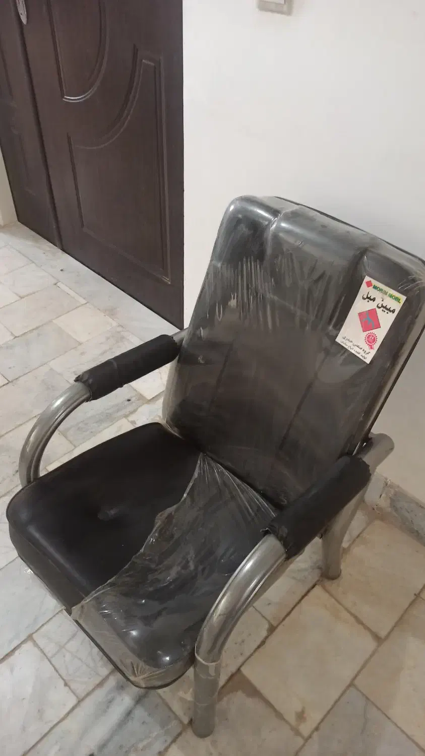 فروش تعدادی میز و صندلی اداری در حد نو|مبلمان اداری|رفسنجان, |دیوار