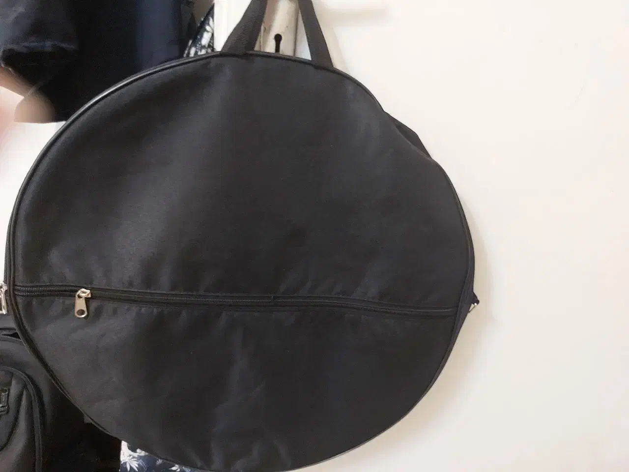 کاور (دَف)|سازهای سنتی|تهران, قصر فیروزه ۱|دیوار