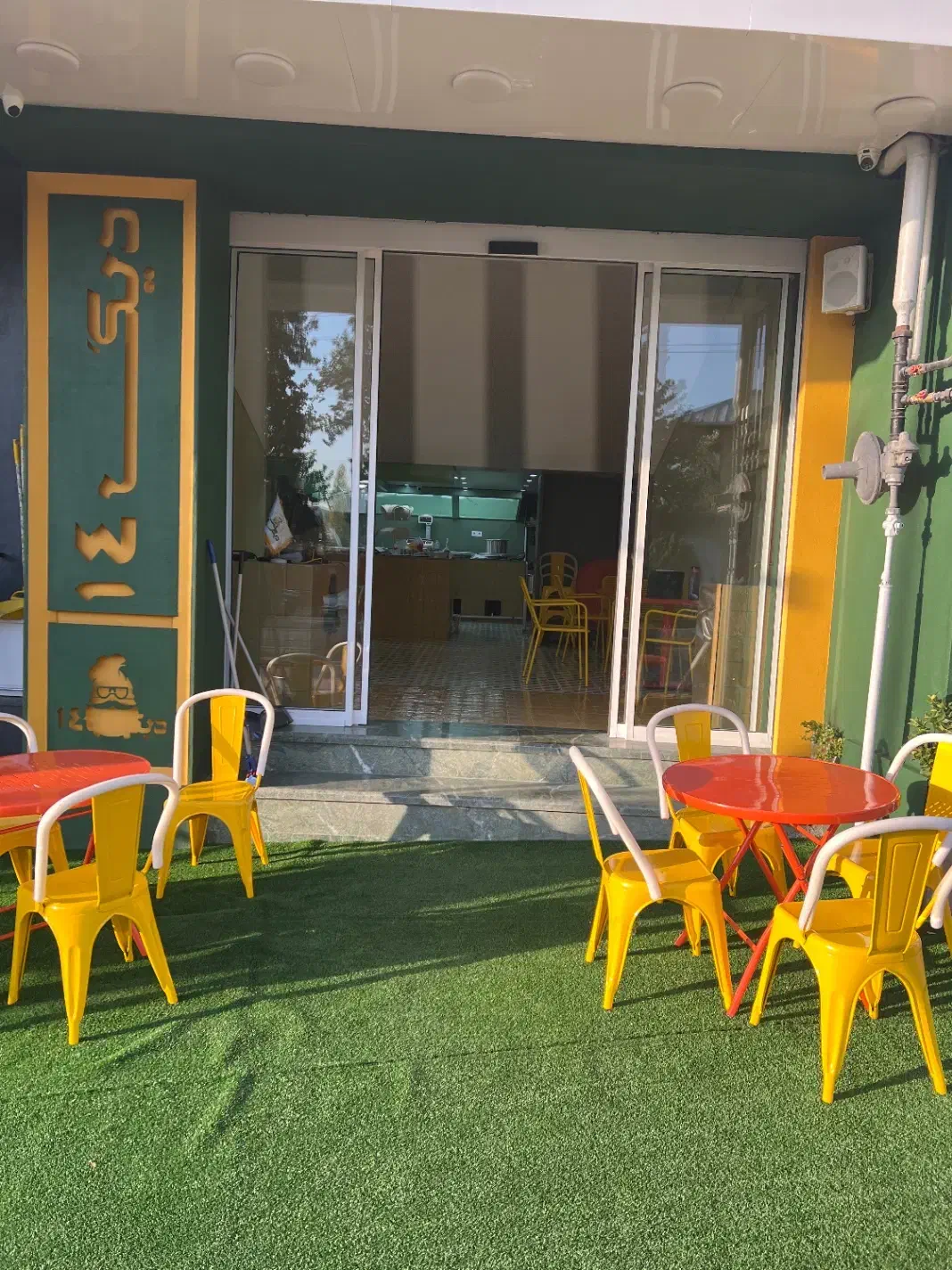 استخدام پیک موتوری و صندوقدار|استخدام خدمات فروشگاه و رستوران|لواسان, |دیوار