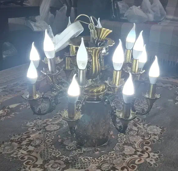 لوستر  ۸ شاخه دوتایی|لوستر و چراغ آویز|قم, طلاب غیر ایرانی|دیوار