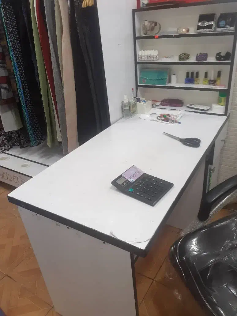 میز کاشت ناخن برای آرایشگاه سالم|آرایشگاه و سالنهای زیبایی|رشت, توشیبا|دیوار