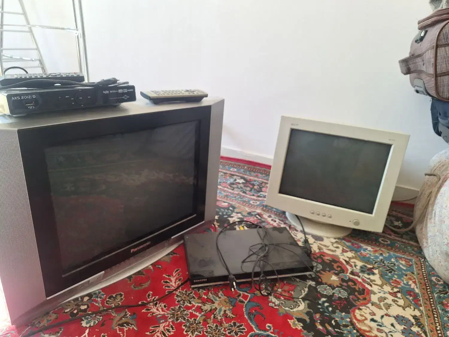 تلویزیون سالم همراه باکنترل ودستگاه دیجیتال|صوتی و تصویری|اسدآباد, |دیوار