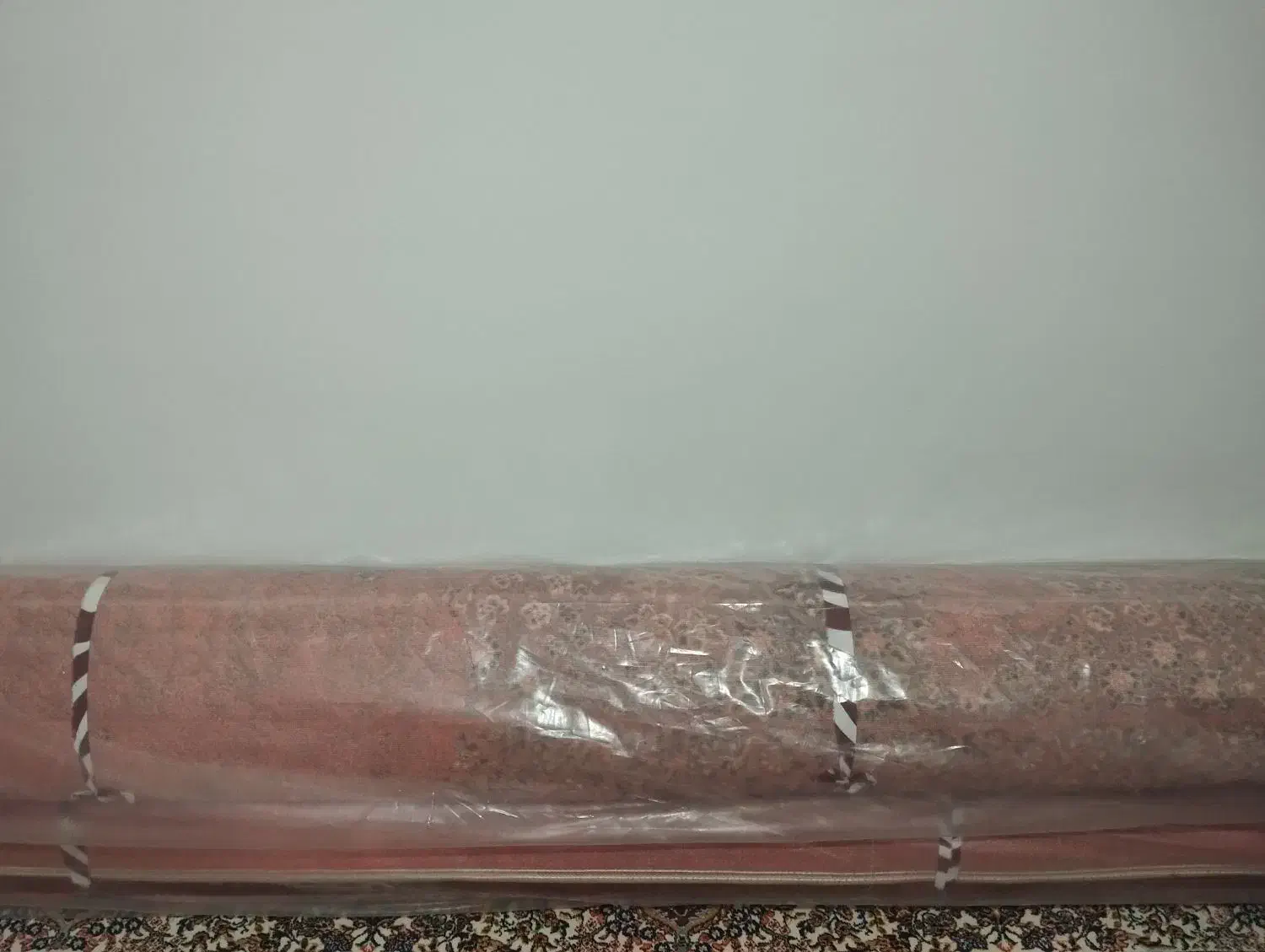 فرش قرمز|فرش|خرمآباد, |دیوار