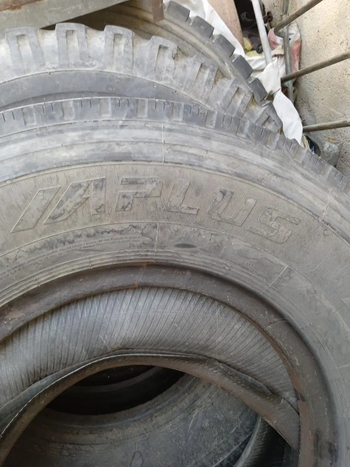 لاستیک 12 24سیمی|قطعات یدکی و لوازم جانبی|بروجرد, |دیوار