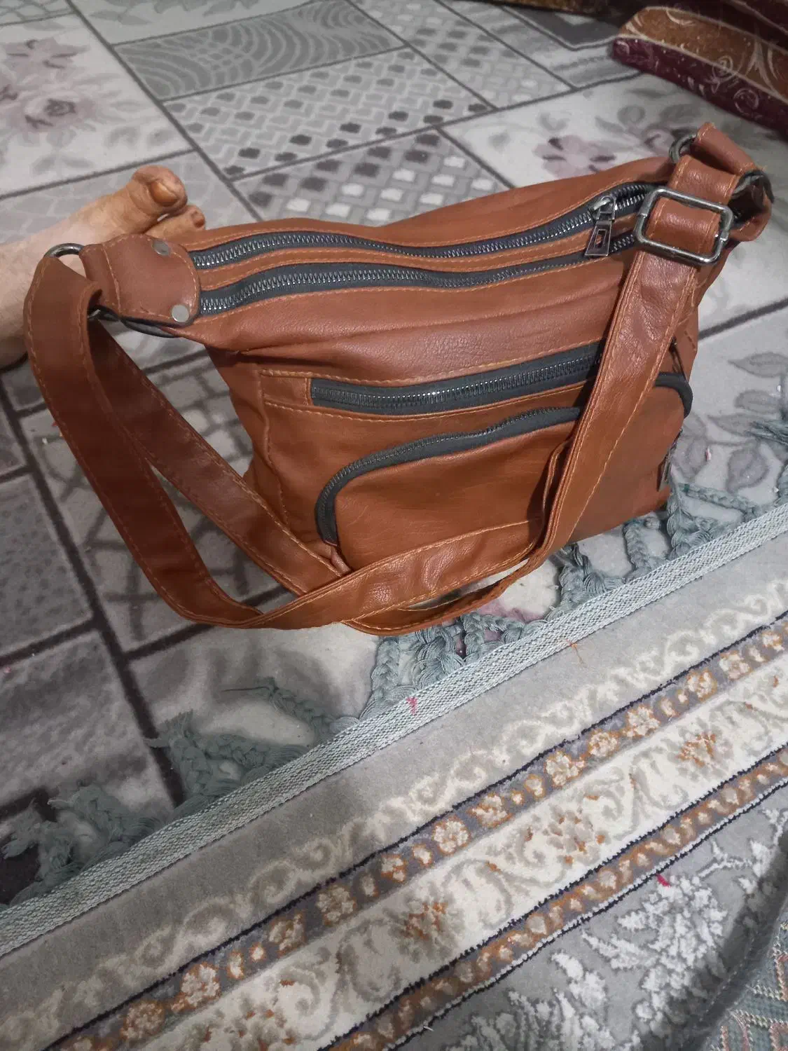 کیف دستی چرم|کیف، کفش، کمربند|اشتهارد, |دیوار