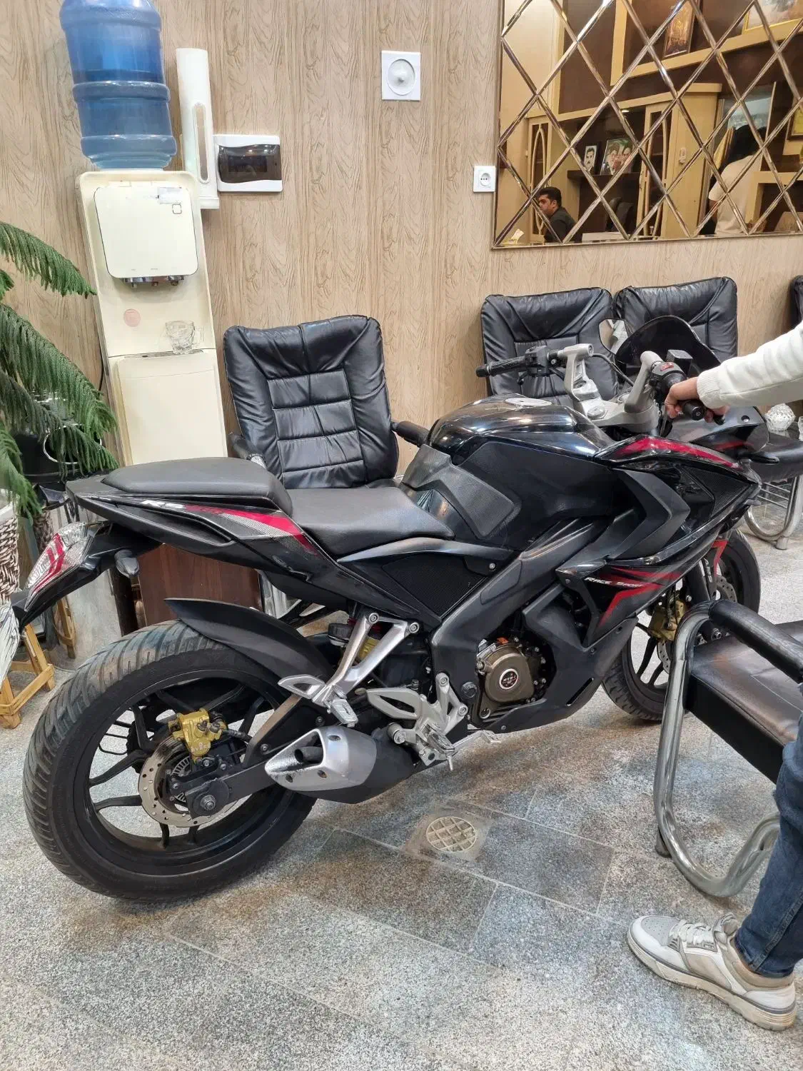 RS200ccخوابیده وکم کار.توضیحات بخون بعدپیام بده|موتورسیکلت|مشهد, شهرک بهارستان|دیوار