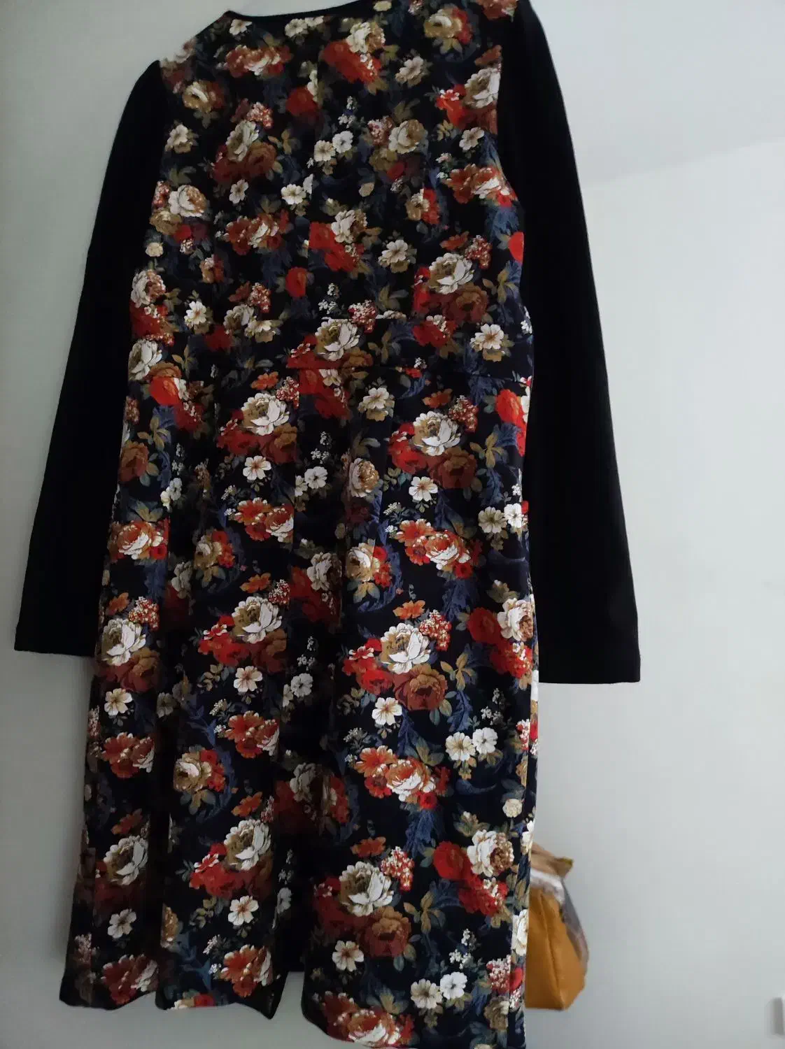 لباس گرم خارجی|لباس|هشتگرد, شهرک پامچال|دیوار