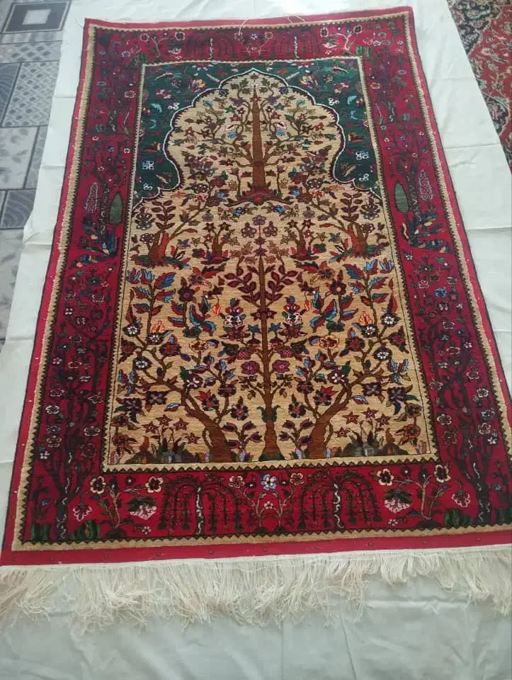 فرش دستباف تمام ابریشم|فرش|دماوند, گیلاوند|دیوار