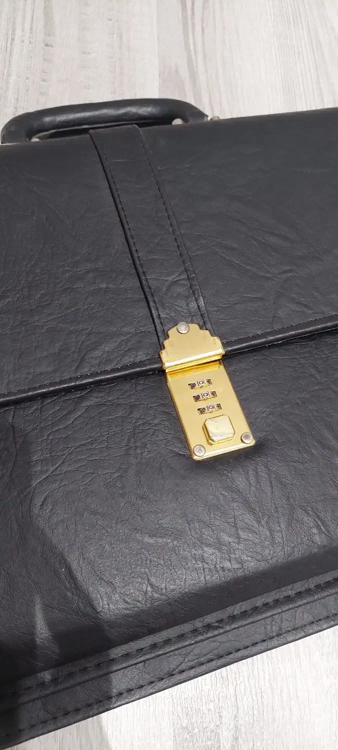 کیف اداری چرم|کیف، کفش، کمربند|رشت, منظریه|دیوار