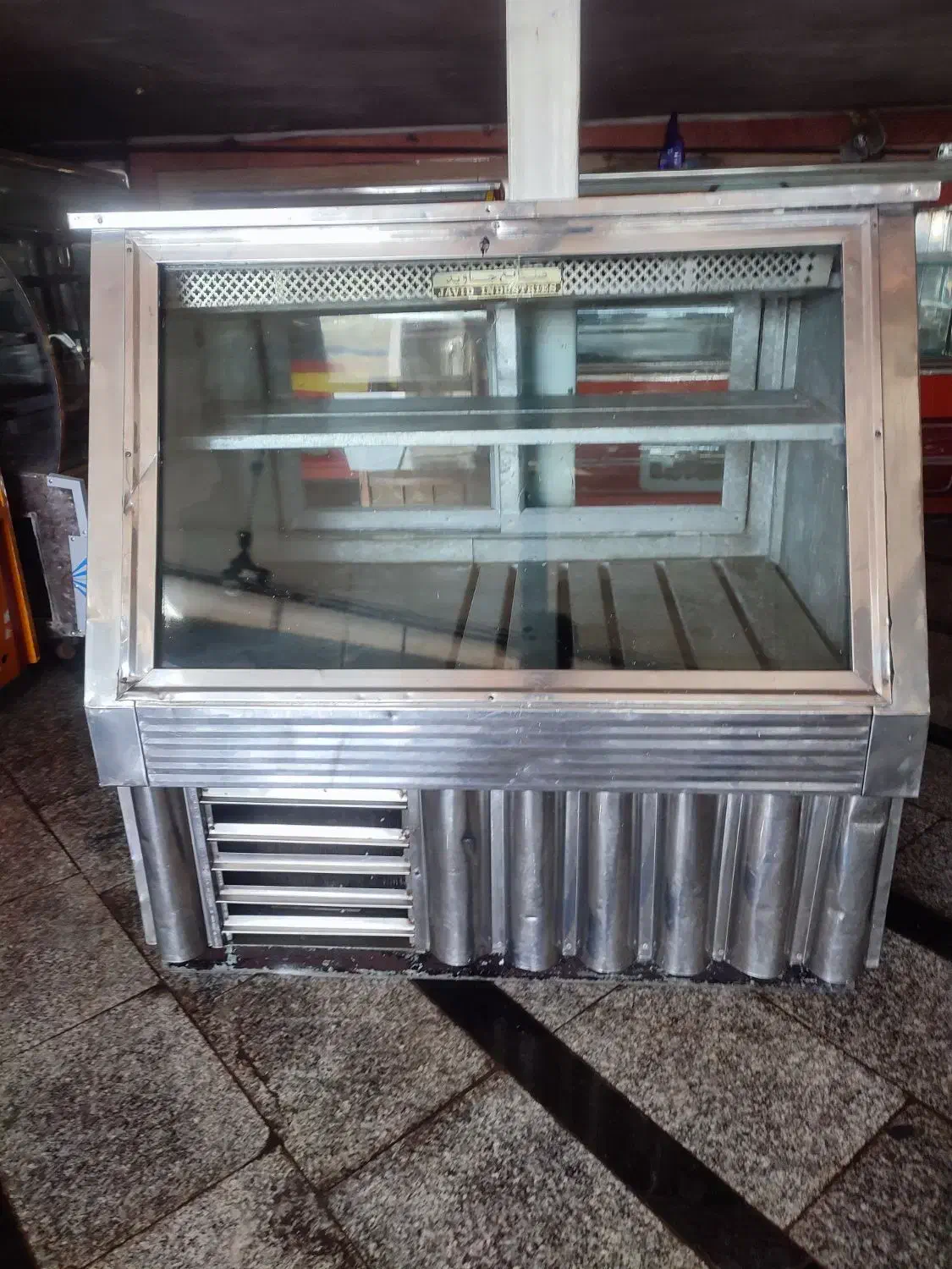 چند عدد یخچال خانگی و ویترینی در حد|یخچال و فریزر|همدان, |دیوار