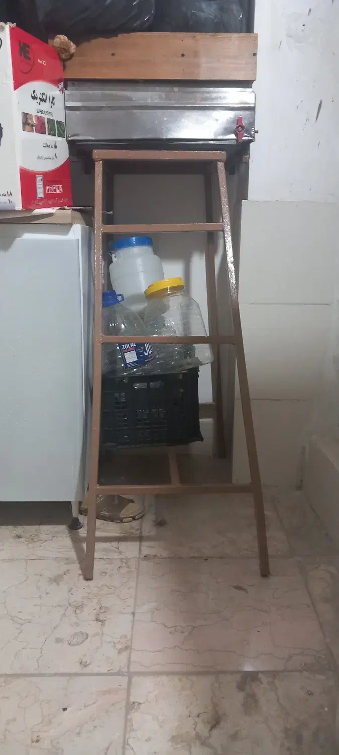 چهارپایه آهنی سالم۴ طبقه|فروشگاه و مغازه|آبیک, |دیوار